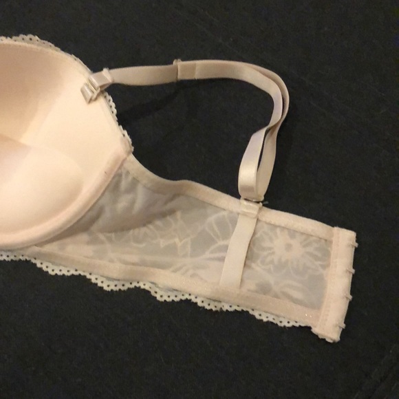 36C Bra with adjustable straps.  Push up Lace Bra with adjustable straps - Picture 6 of 9